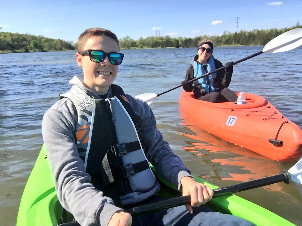 kylmtzgr's tweet photo. This way we work off the calories. #kayakpizza https://t.co/Lm4SJHvi4L