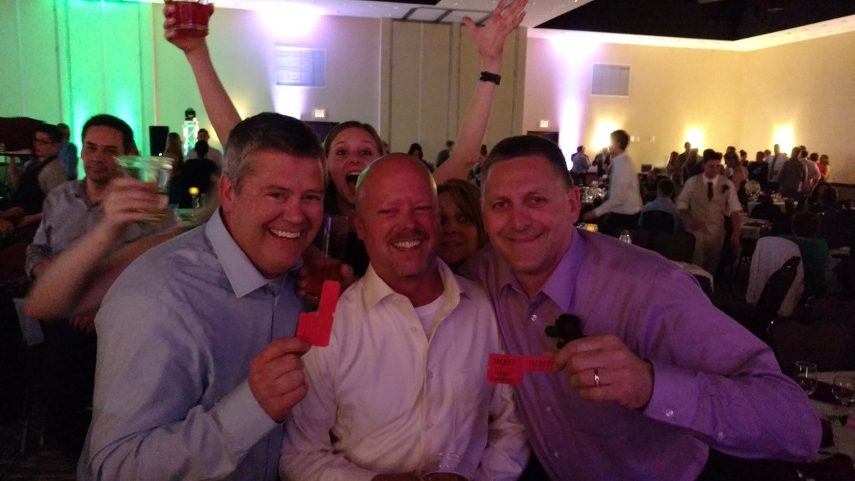 JasonGauthier8's tweet photo. #TheDeterdings 
Dave has drink tickets for everyone! https://t.co/EhSlGbSS2z