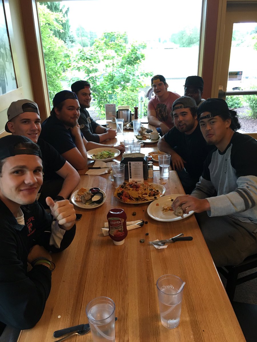 coachB_Taylor's tweet photo. Great dinner with the guys tonight before they head off for break. Fired up for the fall! #GoBoxers #tightbacks https://t.co/XmfzOx4Dzg
