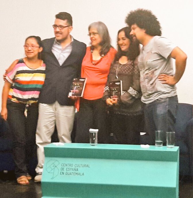 DJ_Urizar_7's tweet photo. Y así presentamos el libro #Díptico con @Pushka08
Comentarios por Aída Toledo y @julioserrano
@CCEGUATEMALA https://t.co/4o8BB7aYBH