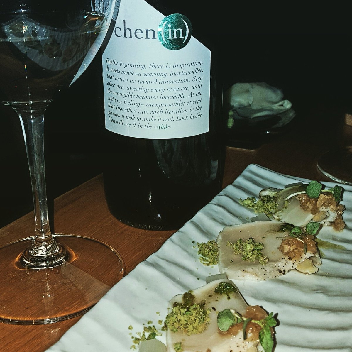 Dg3simon's tweet photo. Wow @RokaAkorAZ @InWines #cheninblanc #areyouin #wine #foodie 
@guildsomm #weekend #nailedit #sushi https://t.co/co8LfjuLGt
