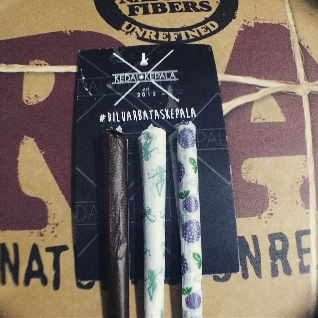 KepalaKedai's tweet photo. Selamat Ahad. 
#420 kat mana arini?
#kedaikepala #diluarbataskepala #my420 #kl420 https://t.co/57sDlMnVdl https://t.co/zWxaNC7W9i