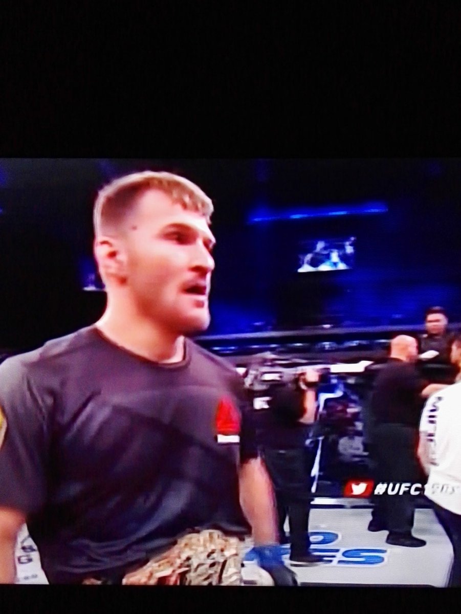 Erick_Osp's tweet photo. #UFC198xWIN Increible knockout grande #stipemiocic https://t.co/7HQdEe7Uxa