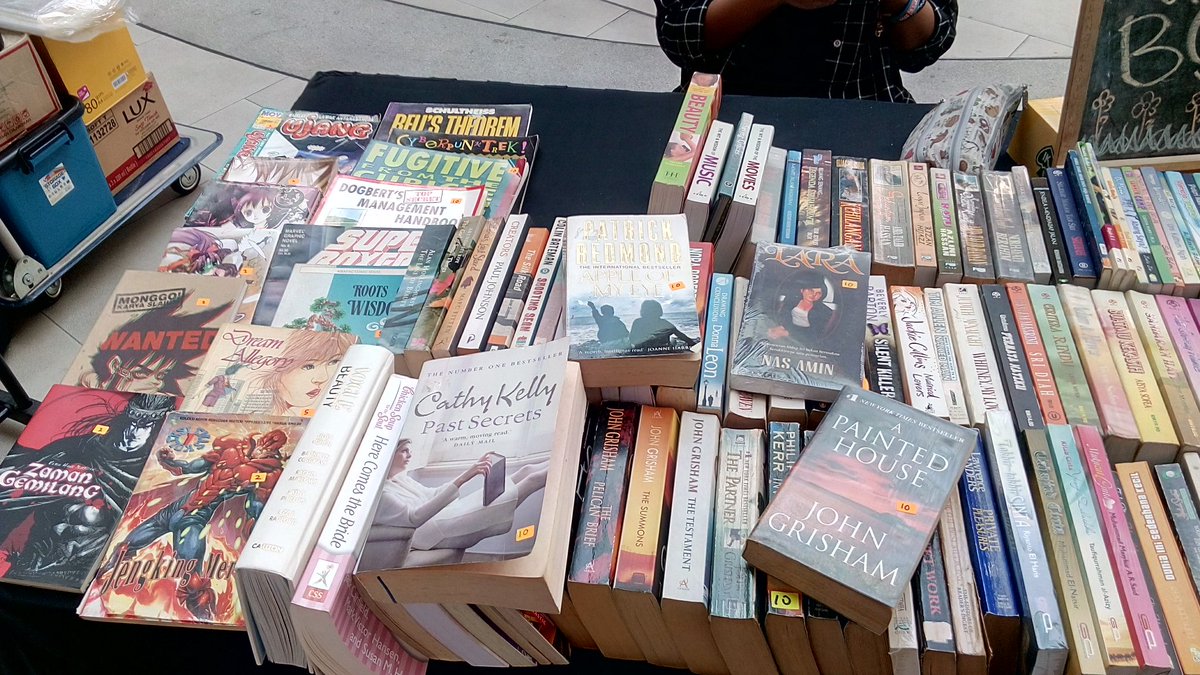 BookendsMY's tweet photo. Next booth, jualan buku terpakai in cheaper price ofc! Jangan menyesal tak datang #JBWRF2016 https://t.co/aStLKYSK5I