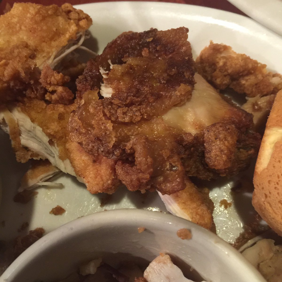 Stokesboy's tweet image. Had the worst experience @GladysKnightChk restaurant in the chicken was horrible!Smh