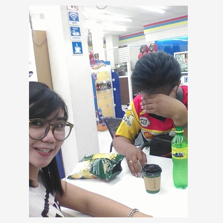 MesyaHillary's tweet photo. Diculik sama Calon imamnya orang 😄 Calon suami suami takut istri nihhh haha *fokuscincin https://t.co/mZAfM30uIR