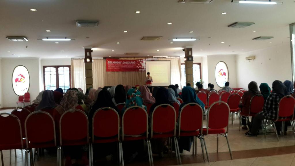 BSMISurabaya's tweet photo. Diklat relawan kali ini diadakan di RM Bu Cokro Jl. Dharmahusada, Surabaya #careforlife https://t.co/BezFsskGqa
