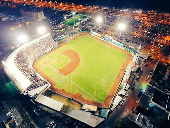 Muy linda vista aérea del estadio de @PiratasCampeche Pegadito al mar.  Un clásico de <a href="/LigaMexBeis/">Liga Mexicana de Beisbol</a>