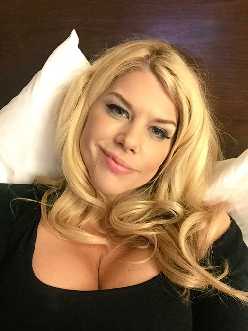 Great 1st day of @adultcon❤ I'm ️exhausted & thrilled for comfy clothes on in bed ❤️ #messyhairdontcare