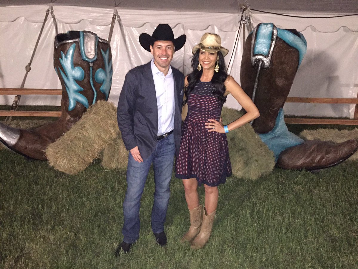 DawnNeufeld's tweet photo. What a night! And I had the best co-host - thanks a bunch @KrisGutierrez! Raised a lot of $$$ for @SCCTX! #SDATR16 https://t.co/oaclwgnKSW