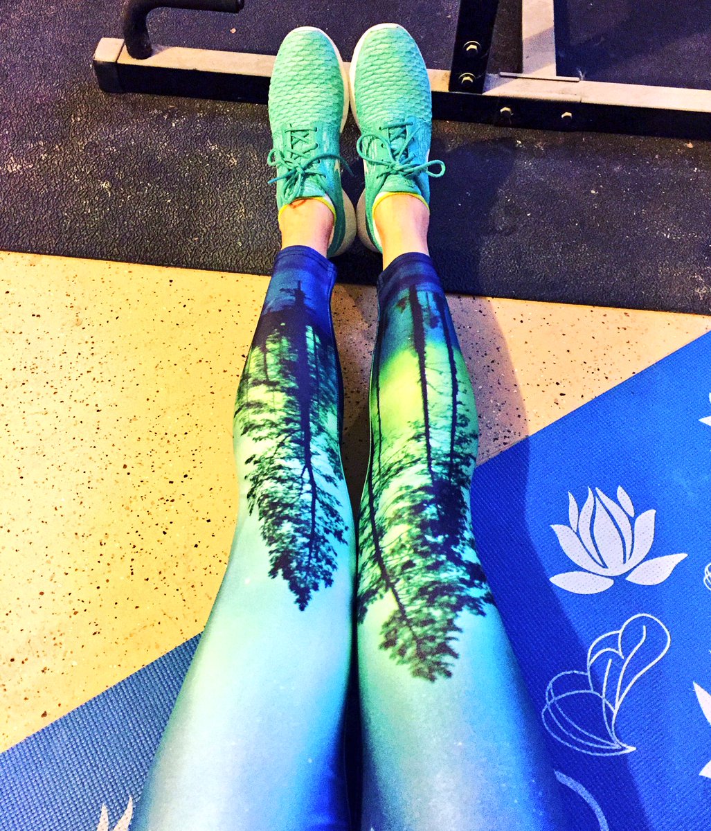 FawnHoganMD's tweet photo. Running on treadmill right before bed? #ErrorInJudgement 🌙✨😳😳😳😴😳 #cantsleep https://t.co/VY5zRVjv2U