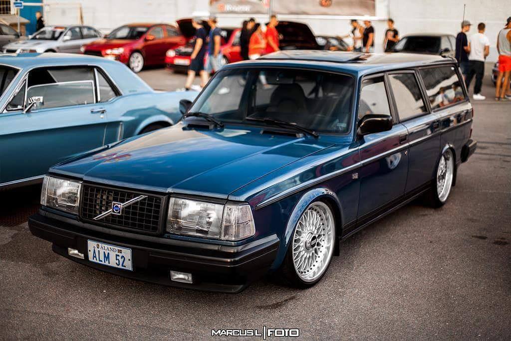 oldcar_photo's tweet photo. #lowkartel #lwkrtl #volvo #240gl #bagged #airsuspension #airride #slammed #stance #stancecar #accuair #airliftperfo… https://t.co/WAUhz6vbm5
