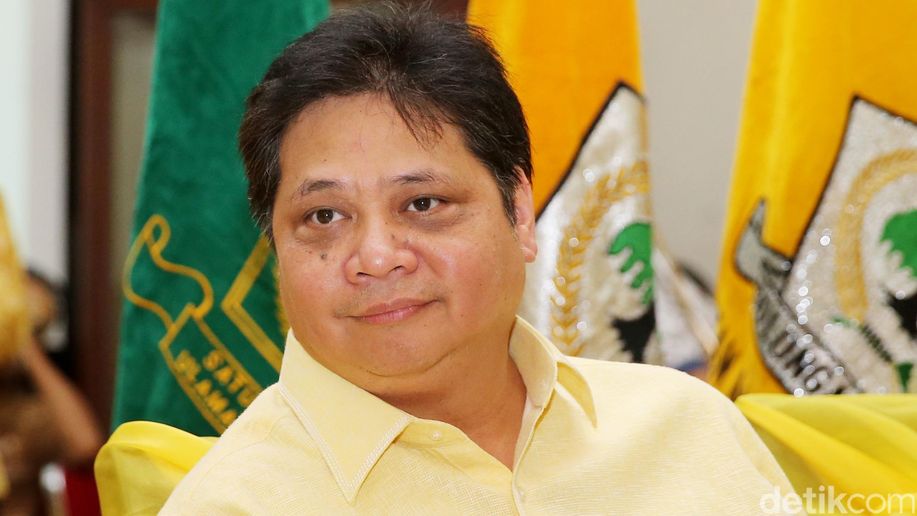 detikcom's tweet image. Airlangga Selamatkan Novanto yang Tertidur Saat Mengheningkan Cipta detik.id/VWwgcz