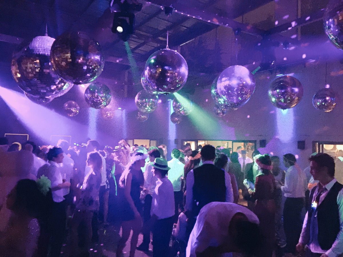 TruebaGroupDjs's tweet image. No paran de saltar ! @LaTerrazaEvent #solyagus #wedding @GermanRial