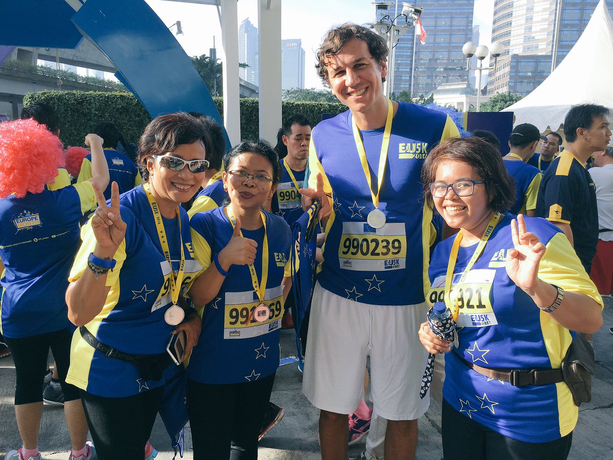 Rini_Rinnai's tweet photo. @uni_eropa We got the finisher medals yeaaay!!! 👏👏👏 #EU5K 2016 Jakarta 🏅🏅🏅 https://t.co/yQnqllhmVd