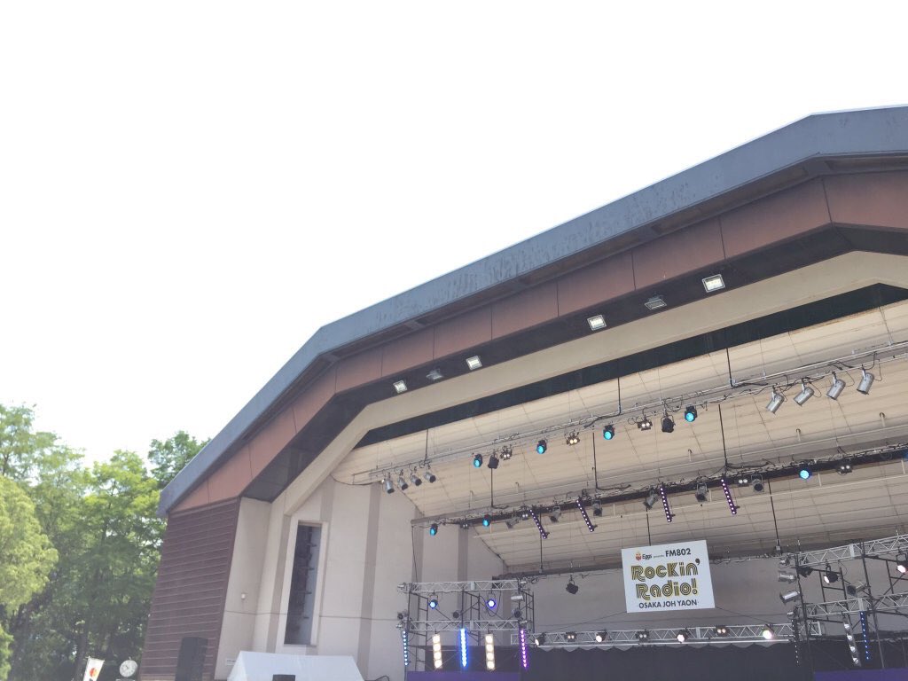 suchmoz's tweet photo. 本日FM802 Rockin'Radio 大阪城野音
大阪の街に最高のバイブスをお届け！関西の皆さんよろしくです！ https://t.co/Z4m9pynBp5