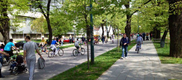 Bosna Hersek'te pazar sabahı ercintur.com 
#ercintur #bosna #bosnahersek #balkan #balkanlar #balkans #tur