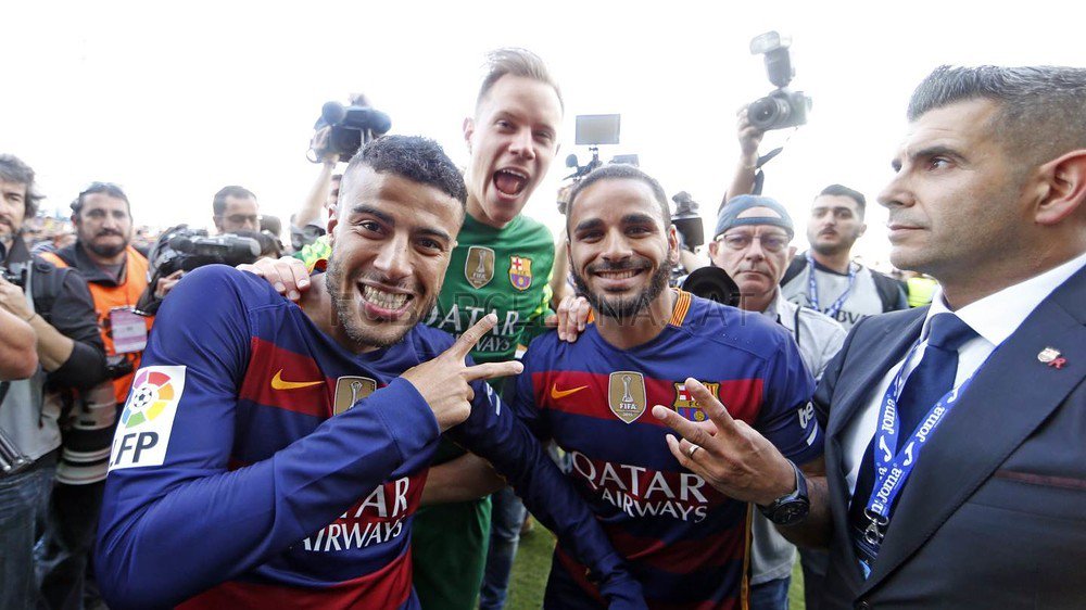 FCBarcelona's tweet image. 🔴⚽📷🏆 The 2015/16 Liga title celebrations in pictures #CampionsFCB ow.ly/7RMw300cgqp