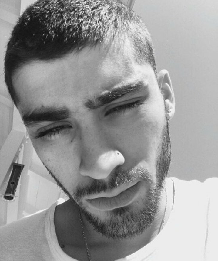 cathz__'s tweet photo. @zaynmalik My god! You're so hot! The worst is that is effortless! Reaching 1,500 rts you follow me? https://t.co/fynv0dRlL6