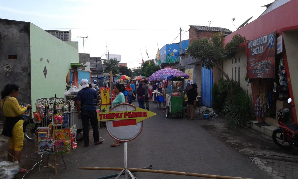 JiluRw's tweet photo. Pasar Minggu BMR Watugede awal puasa mengadakan Even Pasar Takjil  @WisataKabMalang@permadi60 @SingosariMalang https://t.co/mddw9KYbhl
