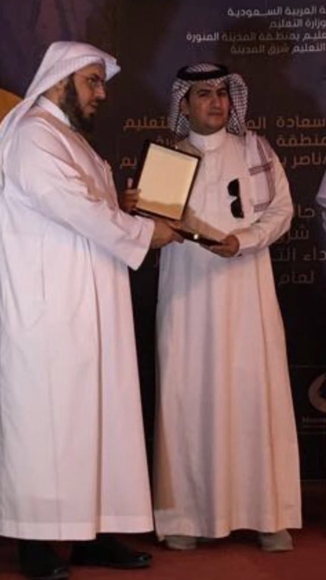 bo1404's tweet photo. الحمد لله على كل حال والشكرله تحقيق جائزة التميز في اللغه الانجليزيه بمكتب تعليم شرق المدينه https://t.co/BZQWLUovnr