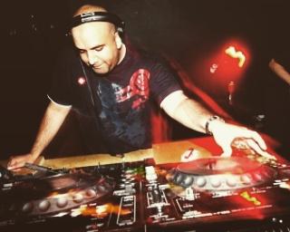 This sundowner kicks every other sundowner's a**! What time you comin'? #SantoriniAfterglow feat. <a href="/AnilChawla6/">Anil Chawla</a>!