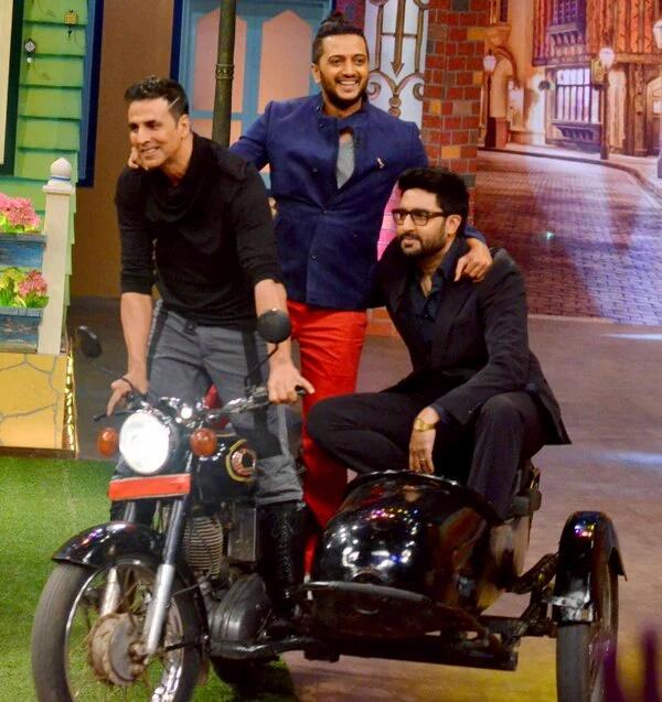 JITENDRAm18's tweet image. Housefull3 team having a
blast on #TKSS
today 9PM @akshaykumar 
@preeti_simoes 
 " TKSS Gets Housefull "