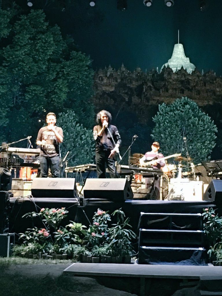 Borobudur Jazz Fest.. Bro <a href="/Krakatau2013/">Krakatau KembaliSatu</a> <a href="/JAZZNGiSORiNGiN/">Jazz Ngisoringin SMG</a> <a href="/jazzfm/">Jazz FM</a> @NorthSeaJazzCLB <a href="/ganjarpranowo/">Ganjar Pranowo</a> <a href="/IdangRasjidi/">Idang Rasjidi</a>