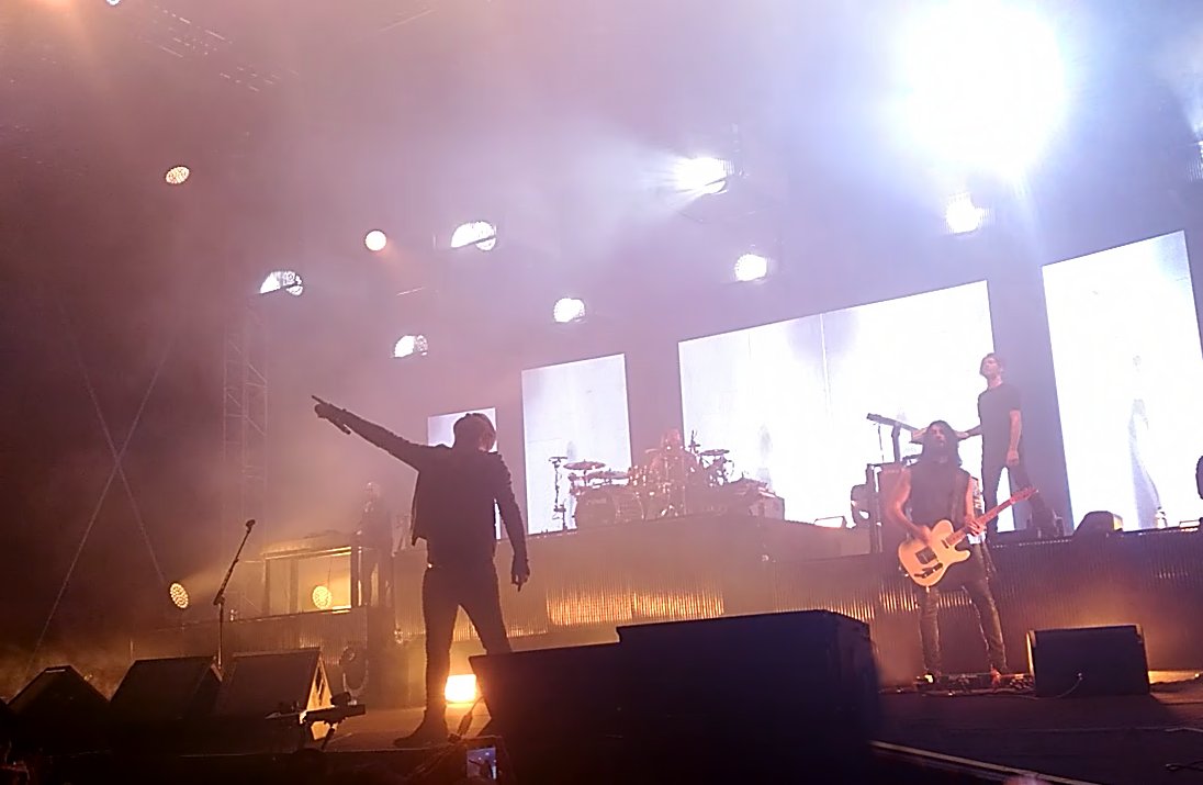 Ninelives73's tweet photo. @Negramaro @andro_id_ some shot from #LRSATour2016 #Forli #strasoldout👊👊👊 https://t.co/ANB7WXvimT