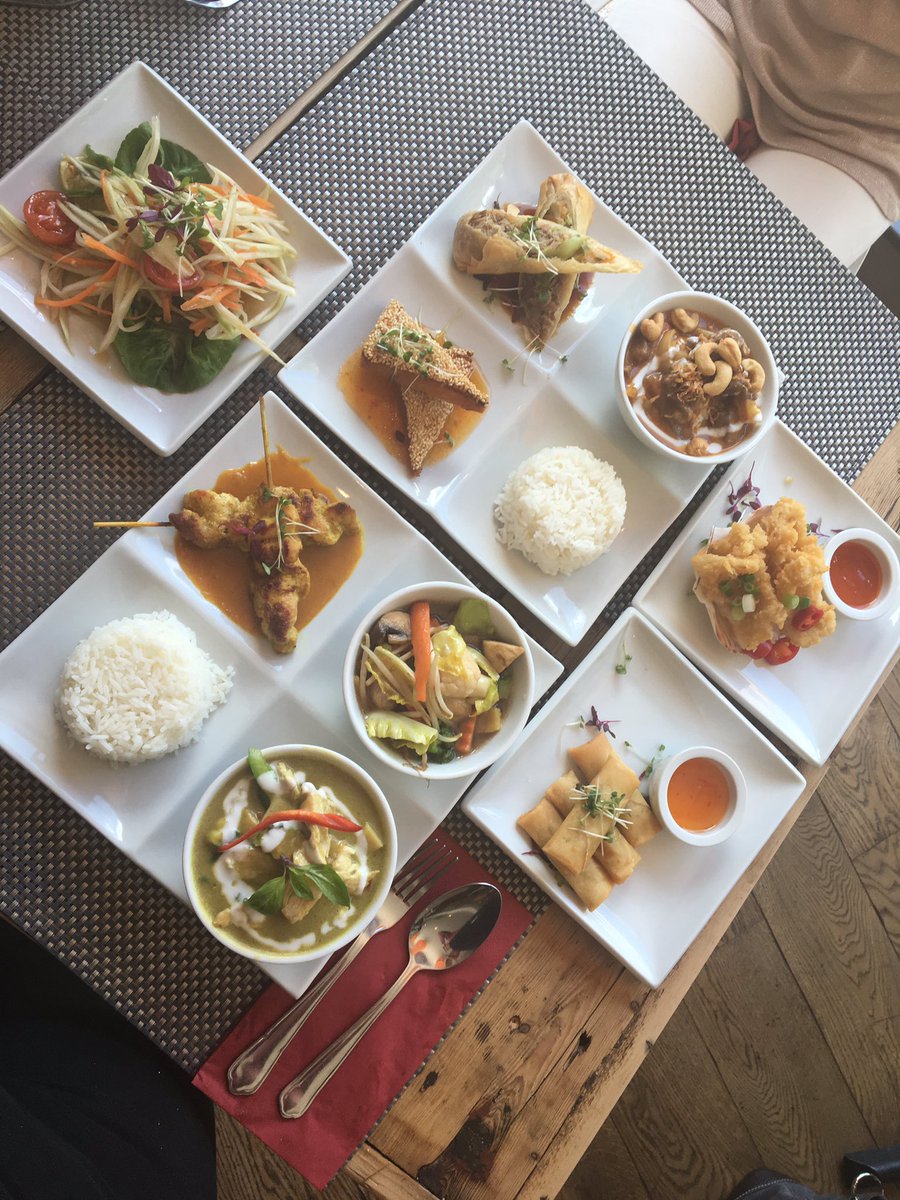 LilyJR88's tweet photo. Sunday lunch vibes @GigglingSquid top notch Thai 👌🏻with @KaraGiglio https://t.co/HgsaHpjkHh