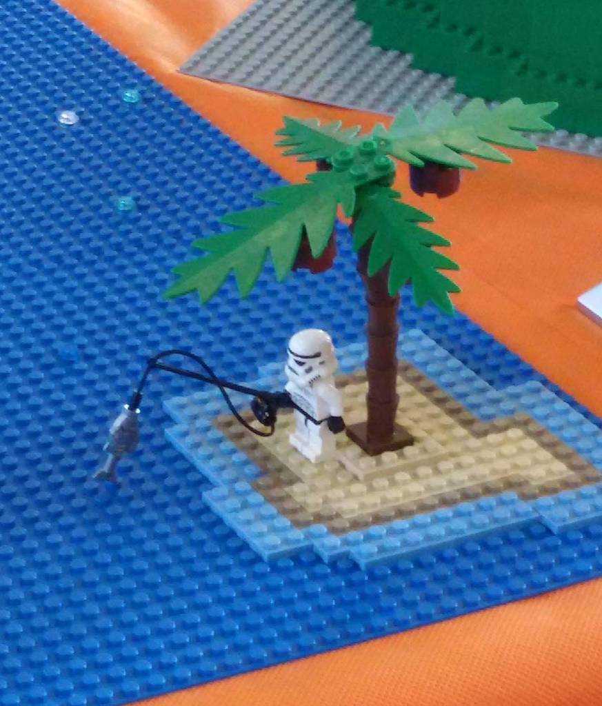 WeTuscany's tweet photo. Un clone a pesca 🐟🐠😂❤
#lego #starwars #clone #dracomics #comics #nerd #travel #travelling #sunday #film #photo #pho… https://t.co/tFBQDAW6QG