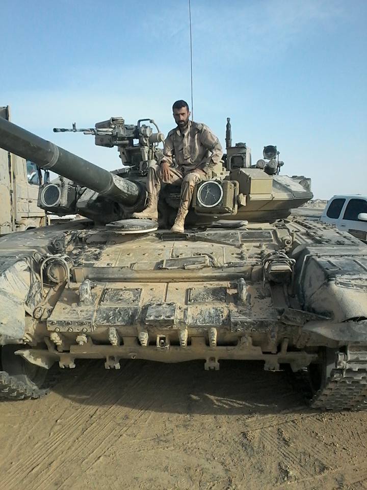 دبابه T-90 الروسيه تظهر لاول مره في سوريا !! - صفحة 2 CifDzBKWEAAKH_9