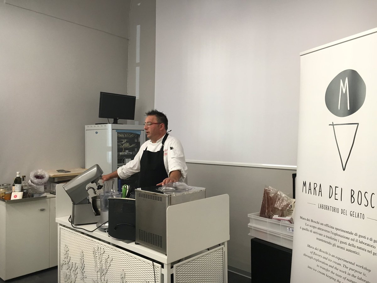 #quintessenza2016 <a href="/EnteManifSav/">Fondazione EnteManifestazioni</a> il Maestro è in cattedra per il suo Laboratorio di gelato cioccolato e rosa.