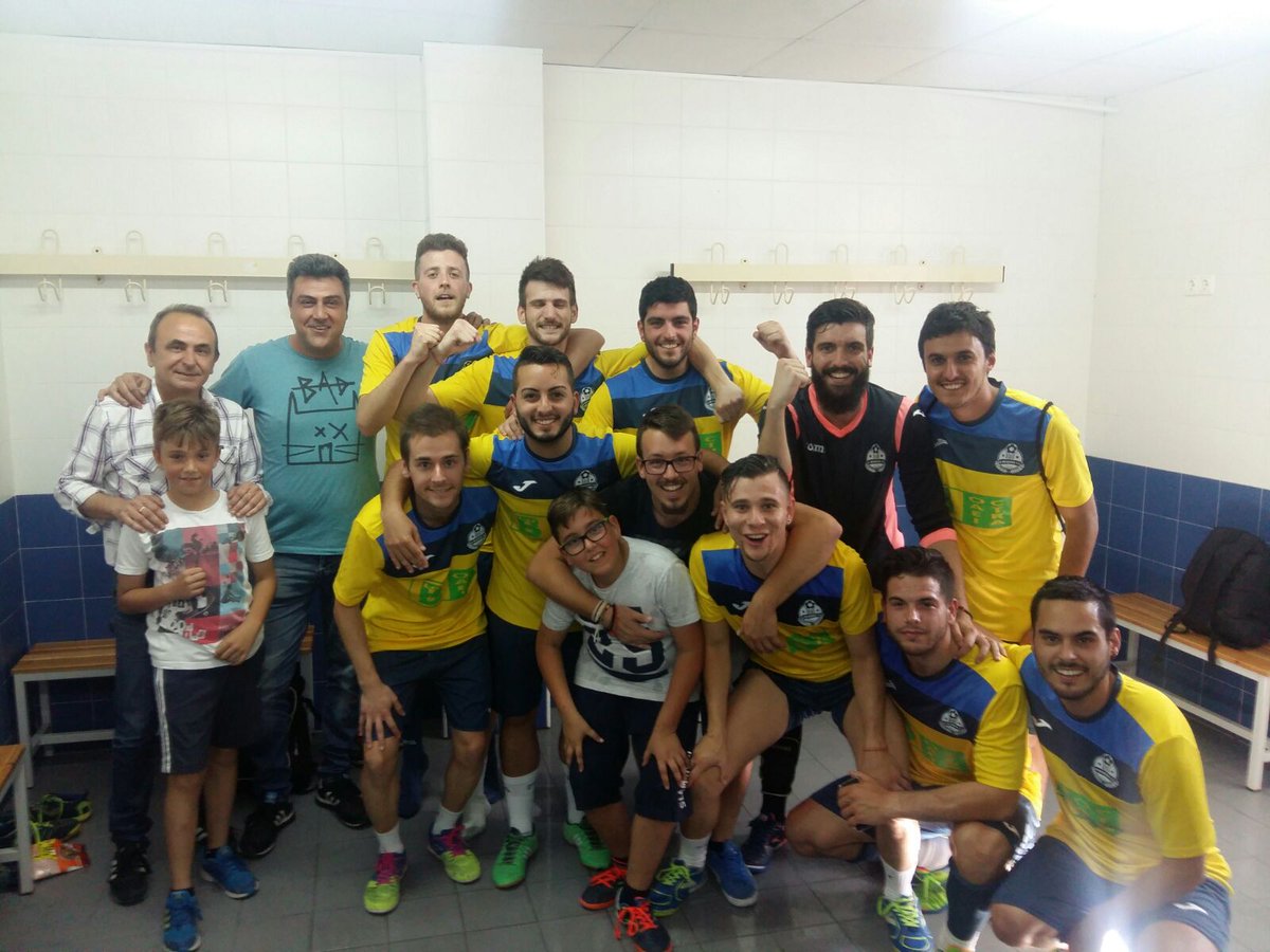 LaBocateria_net's tweet photo. La Bocatería clasificada para semifinales en la Liga Local de #futbolsala ¡grandes! #Orihuela @Solofutbolsala https://t.co/ukcFJMqit5