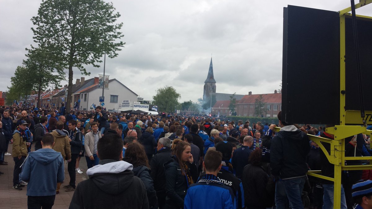 VerhelstJohan's tweet photo. De sfeer zit er al goed in op het jan breydelstadion. https://t.co/VhC5xf9Pvs