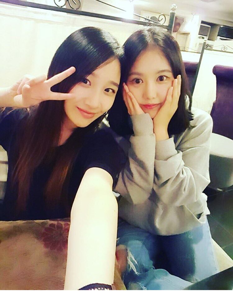TheArk_Updates's tweet photo. A Fan/Friend of Yuna managed to get a selca with her! Congratulations! 축하해요💕

Picture Credits: kim_o.o (Via. IG) https://t.co/UeUL1dN1tt