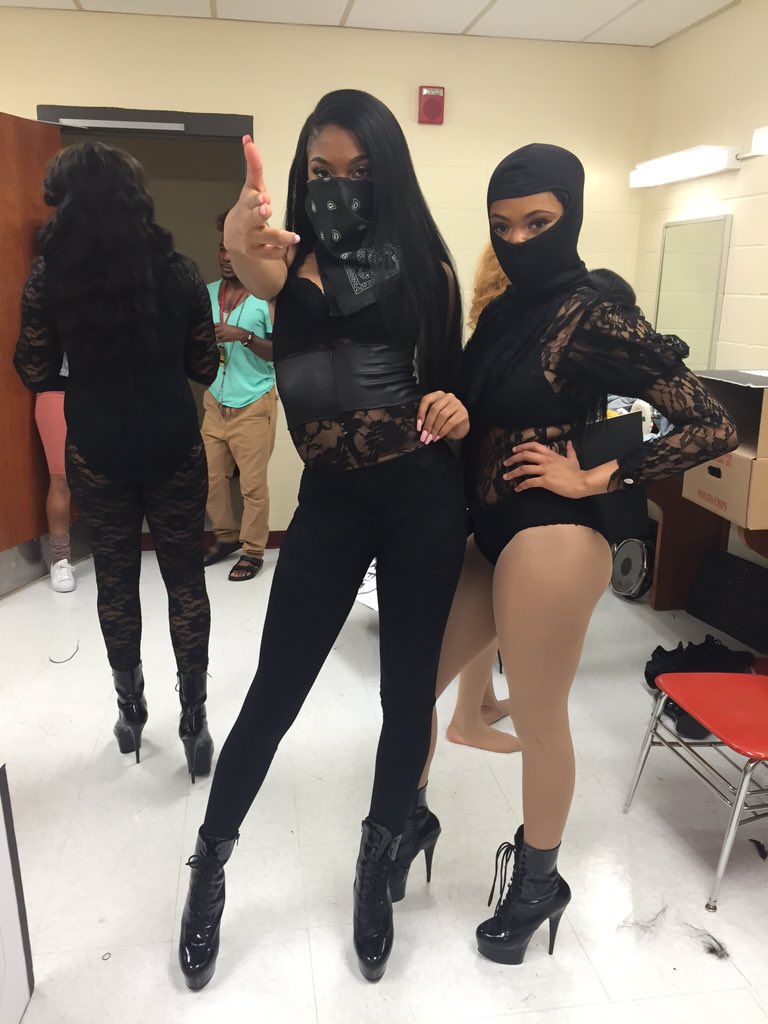 __itsohkay's tweet photo. #DunbarModelsInc👠💥 https://t.co/yPZxVn90dI
