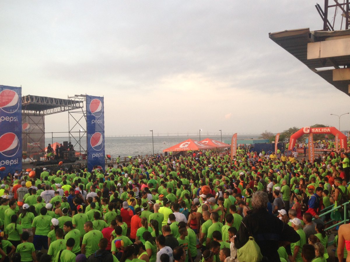 GatoradeVzla's tweet photo. Buenos días corredores! Así amanece Maracaibo para vivir la III Edición del #GatoradeMcboRock https://t.co/te6EBHl6F8