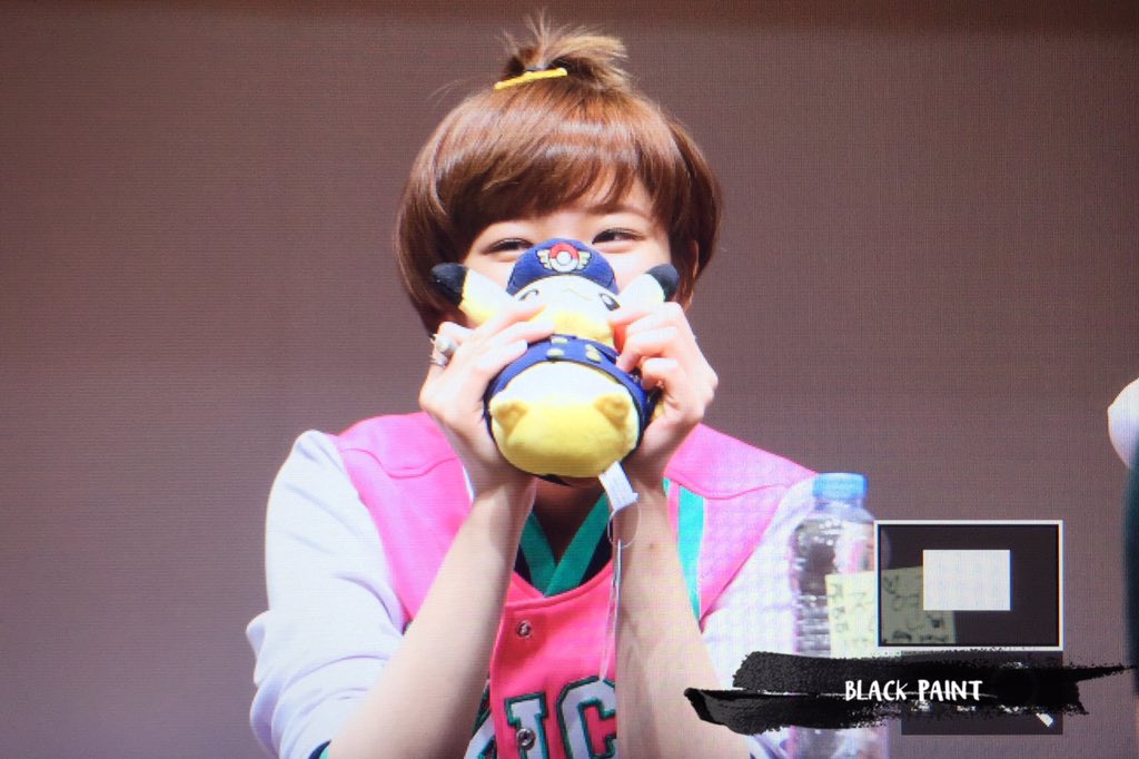 [트와이스] 이상해씨 인형을 받은 정연 | 인스티즈