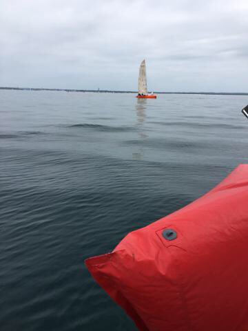 GrandeurNaturev's tweet photo. Vent capricieux sur le plan d'eau de la #MultYCO ... [photo @YCOvoile] https://t.co/yovK4qpu6H