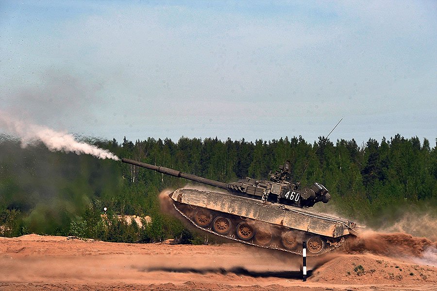 دبابه القتال الرئيسيه T-80 CifiCduWEAEf9G6