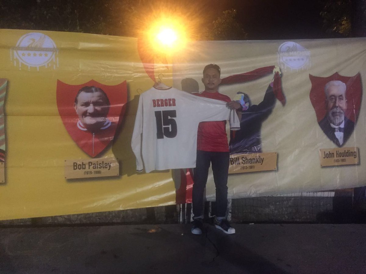 Yang mau ikutan LELANG JERSEY persembahan dari #NonbarManuk FROM BDG LOVE LFC , merapat ke LoopStation !!!