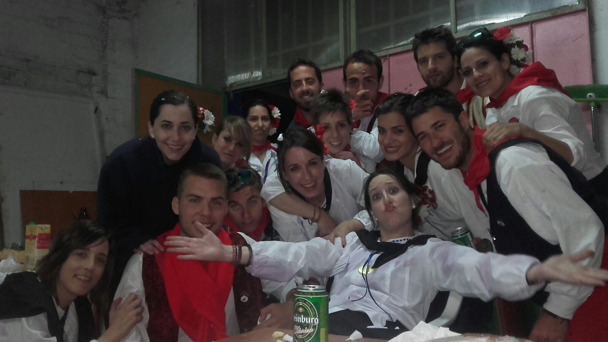 LosEmpancinaos's tweet photo. Así se acaba un desfile, orgullosos de ser empancinaos!!! https://t.co/EbWO6t7ojG
