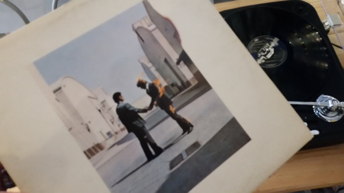 TinyRebelNpt's tweet photo. Onto album 2 of Classic Albums Sunday: Wish You Were Here. #vinyl #BeerAndRecords #CraftBeer https://t.co/85eT7xCOeP