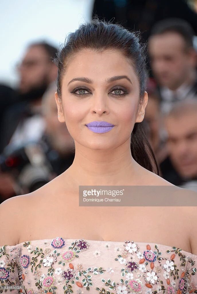 cadence99's tweet photo. You will hate it or you will love it, BUT BITCHES YOU AIN'T GONNA IGNORE IT!! Aishwarya Plum Bachchan!! https://t.co/NmwUVfvRgn