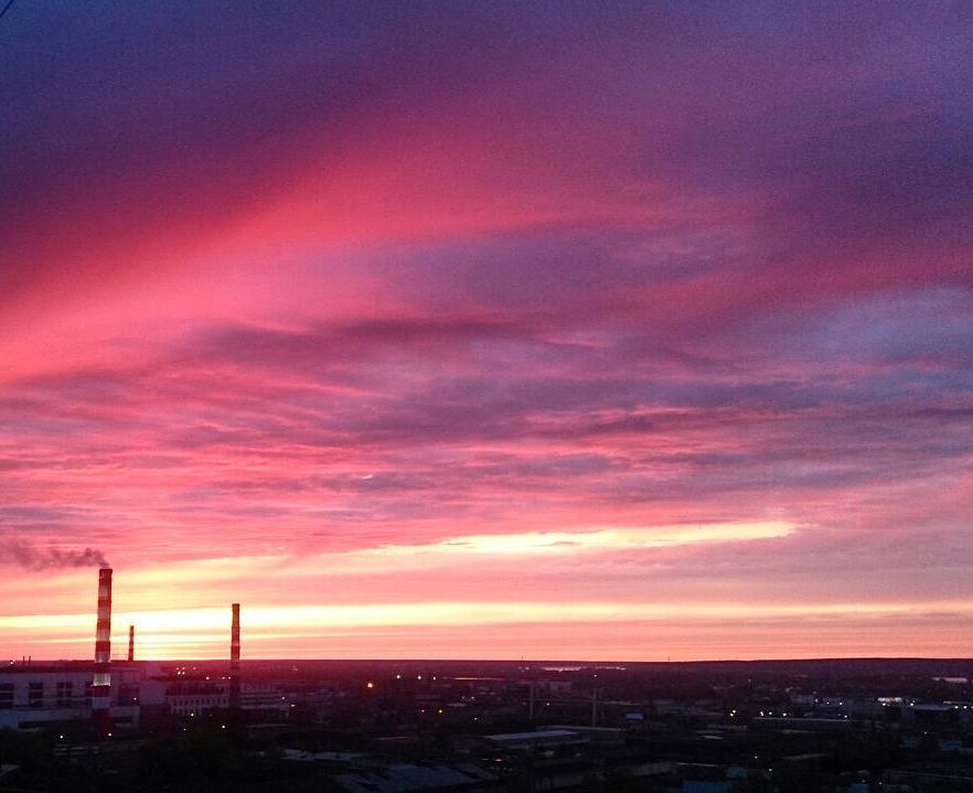 Atroshenkoby's tweet photo. А закат какой сегодня, котики! Без всяких фильтров! 😻 #sunset #instansk #мнебывнебо by sasha_golovina https://t.co/1XMYmSjUaS