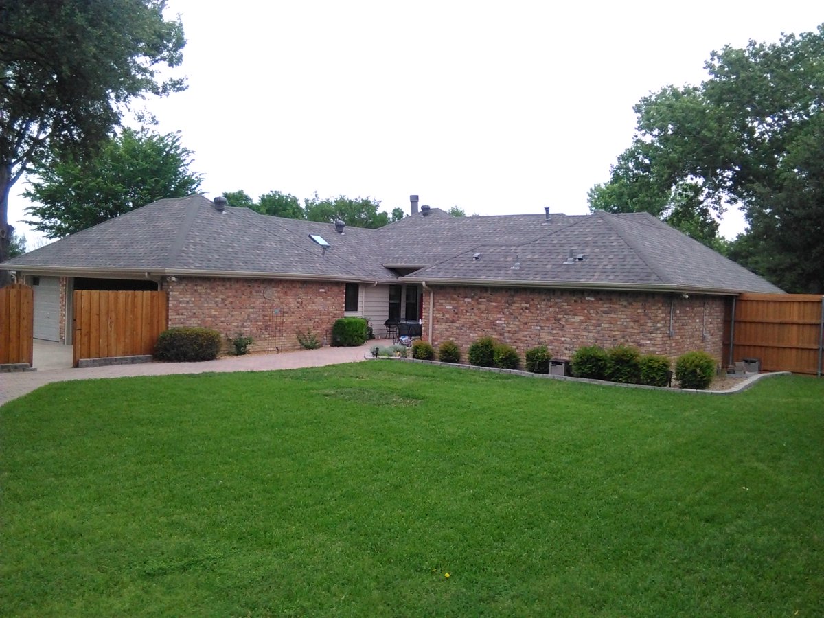 texasroofer2's tweet photo. Young Roof Services of Garland, TX  just completed another roof installation in Plano, TX https://t.co/H0Cw77D58K