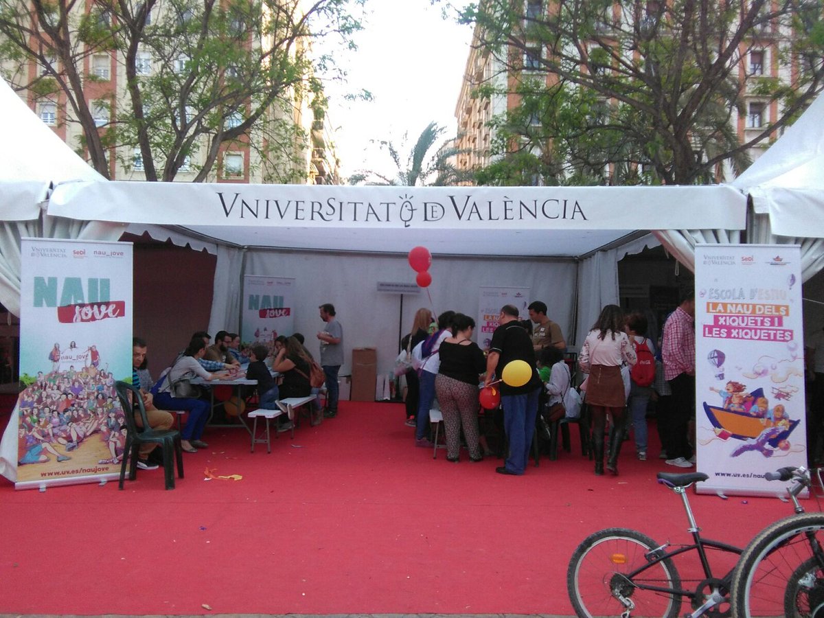 SediUV's tweet photo. Taller Nau jove, ara mateix #EstemUV #Primaveraeducativa https://t.co/Jg2xwNlT5i