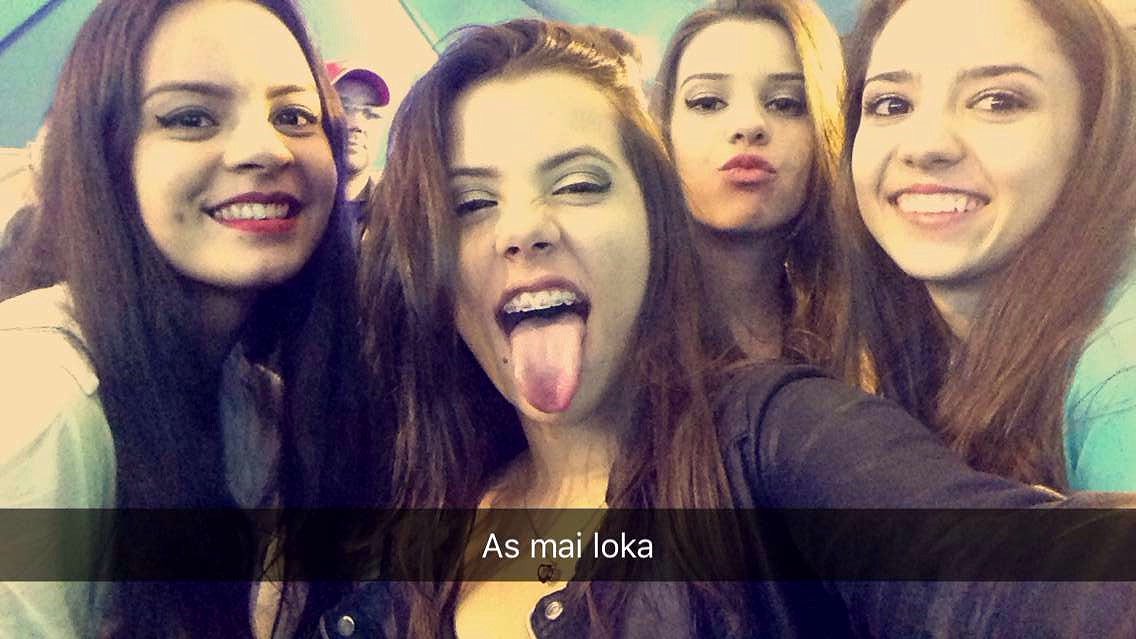 vitoriaap_'s tweet photo. Num sei to loka!!! 😛 #deuruim #pokobote #pokatequila #melhores #variashistorias 👢👯❣🍻😈 https://t.co/zn2U0UtQyD