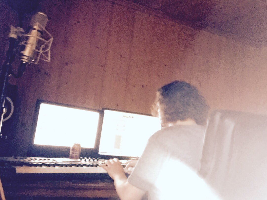 Gamlehuset's tweet photo. @Dan_Drumm tryller i studioet. 💫 @EverAnew #EverAnewAlbuM2017 https://t.co/DcDYJXXxO7